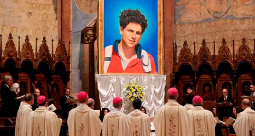 Las reliquias de Carlo Acutis llegan mañana a Lezama