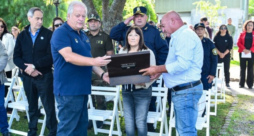 Lezama homenajeó a los Héroes de Malvinas y rindió honores al soldado Ángel Rossi