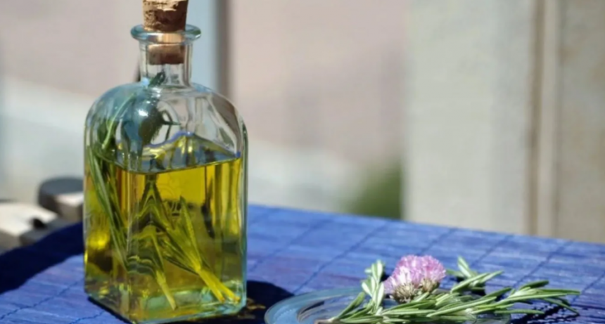 El ritual de la caña con ruda: una tradición ancestral que atrae la suerte y “contra el mal ayuda”