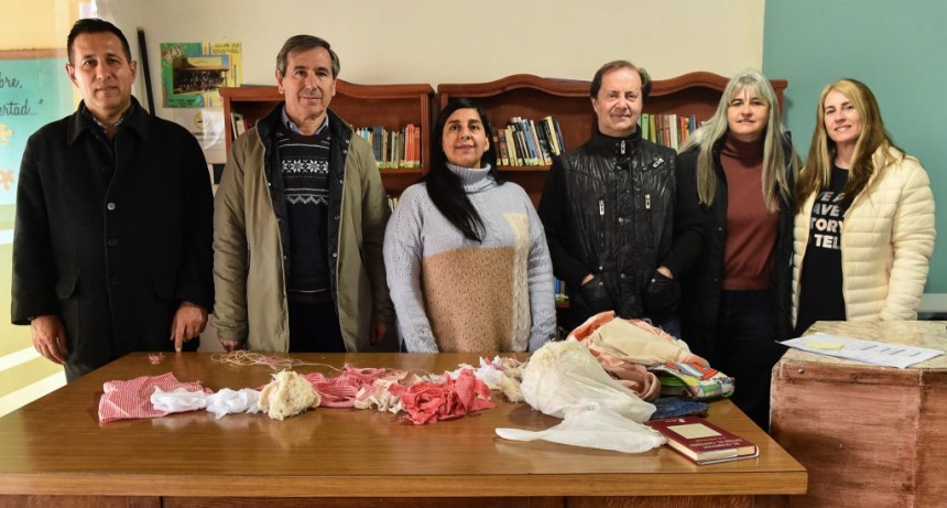  Adriana Ferreyra está a cargo de la biblioteca local