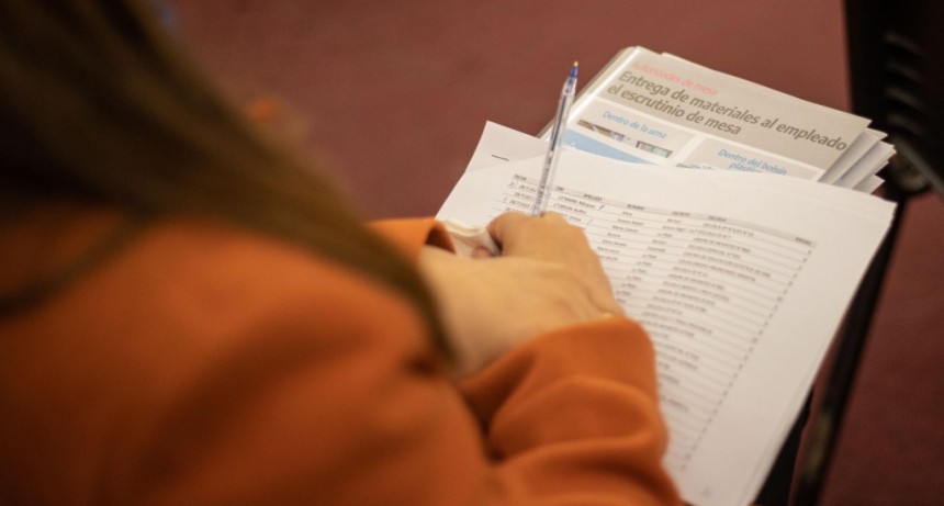 Comienzan las capacitaciones presenciales para autoridades de mesa en los 135 municipios de la Provincia