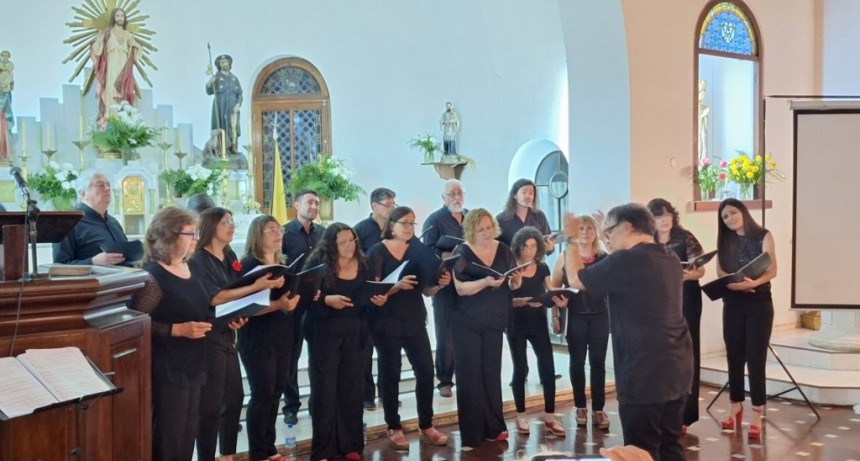 Excelente espectáculo brindó el Coro local en el concierto de su 30° Aniversario