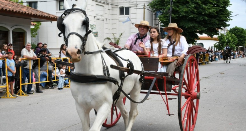 Tradicionalistas de Lezama se lucieron en el desfile del “Día de la Tradición” en Chascomús