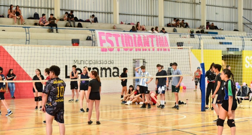 Lezama compartió el viernes la 34° Estudiantina 